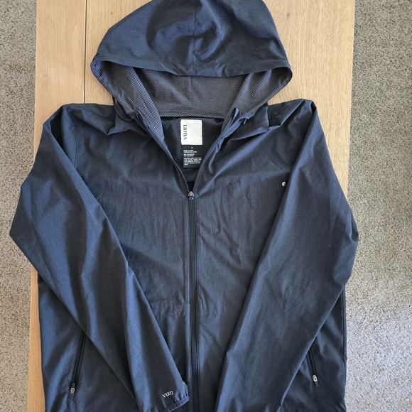 Vuori Womens Outdoor Trainer Shell - Picture 3 of 4